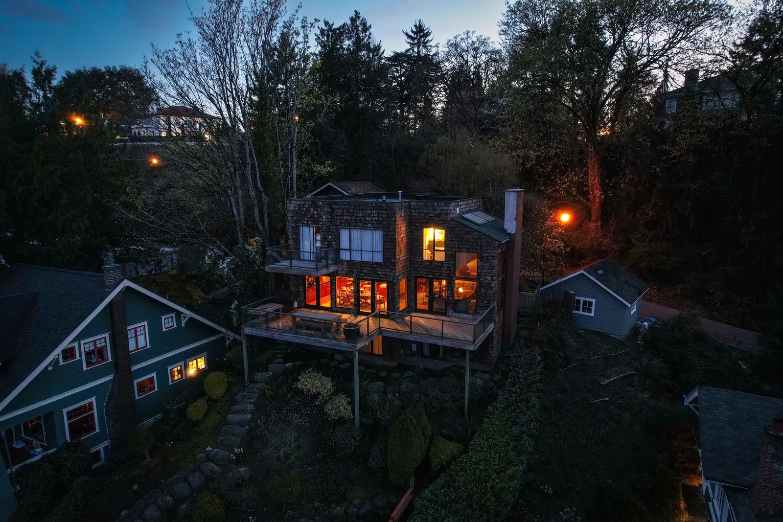 Twilight photography, property at dusk